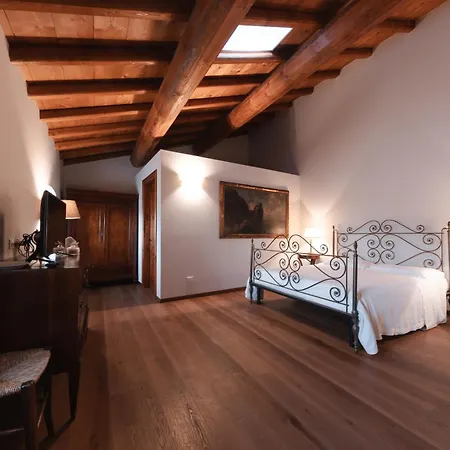 Corte Castello Konukevi