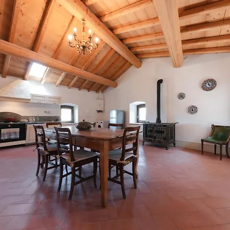 Corte Castello Konukevi Affi