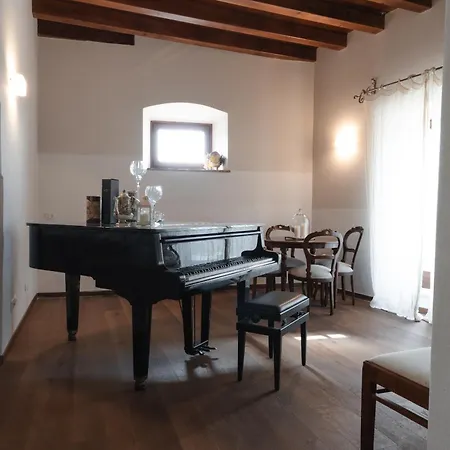 Konukevi Corte Castello 2*