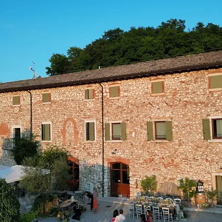 Konukevi Corte Castello 2*